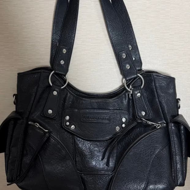 이우카마카라스 스터드 가죽 숄더백 Studded Leather