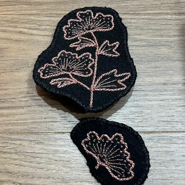 [새상품] 앤드뮬미스터 자수 브로치