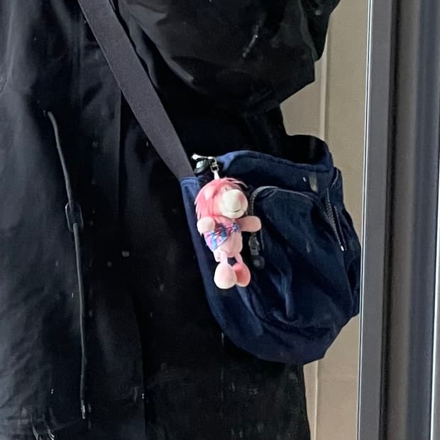 키플링 네이비 크로스백