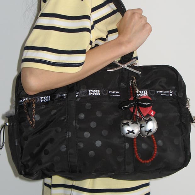 론론 미니멀 슬라우치 더플백 블랙도트