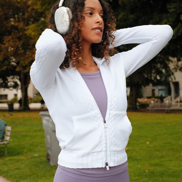 잇존어패럴 스펀지 니트 집업 화이트sm