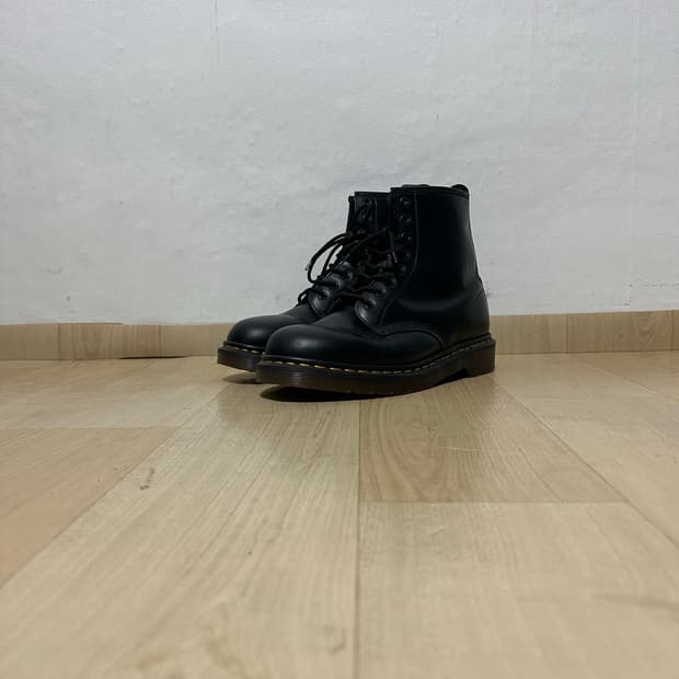 닥터마틴 1460 8홀 부츠