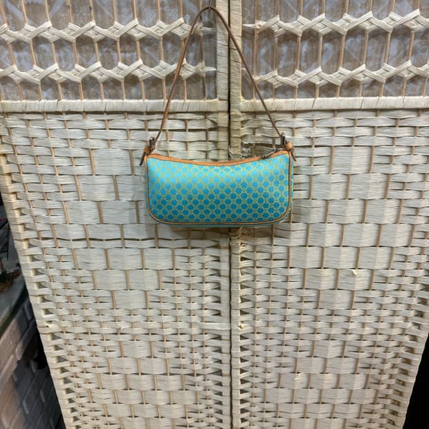 정품 셀린느 마카담 미니 숄더백 팝니다