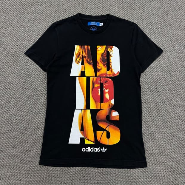 아디다스 빅프린팅 티셔츠 v3226