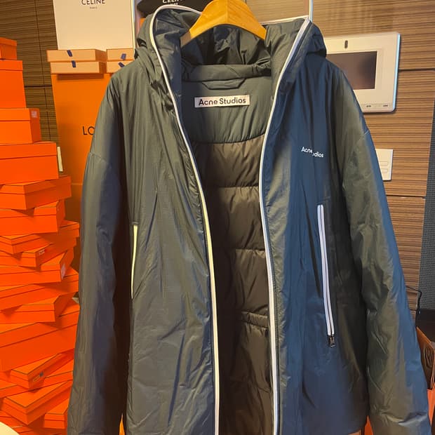 아크네 패딩 팝니다