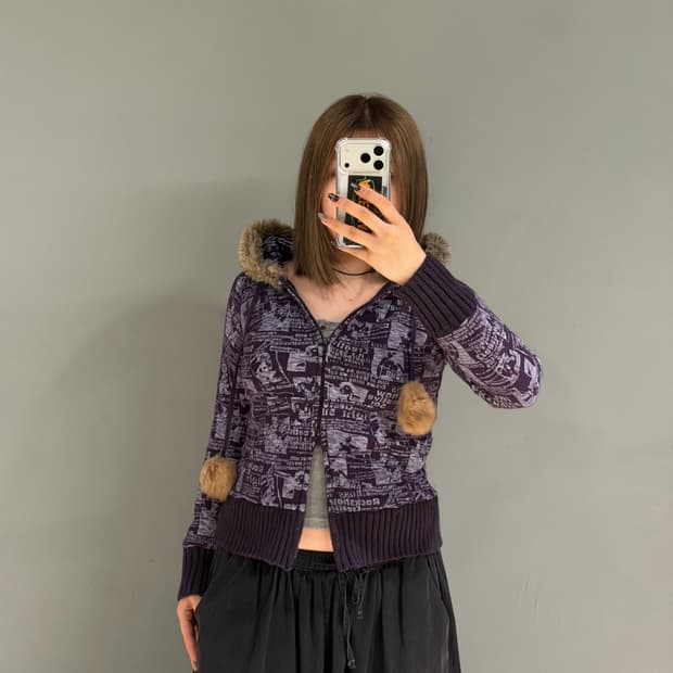 pom-pom newspaper printing hood zip-up