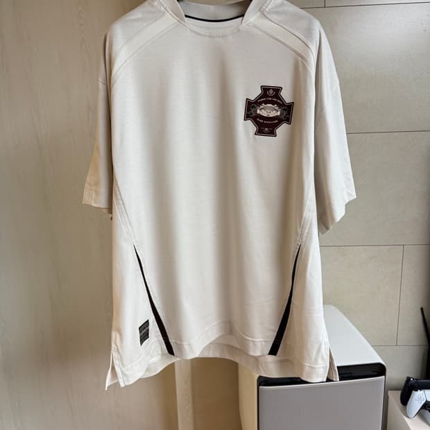우영미 25ss 베이지 그래픽 티셔츠 48