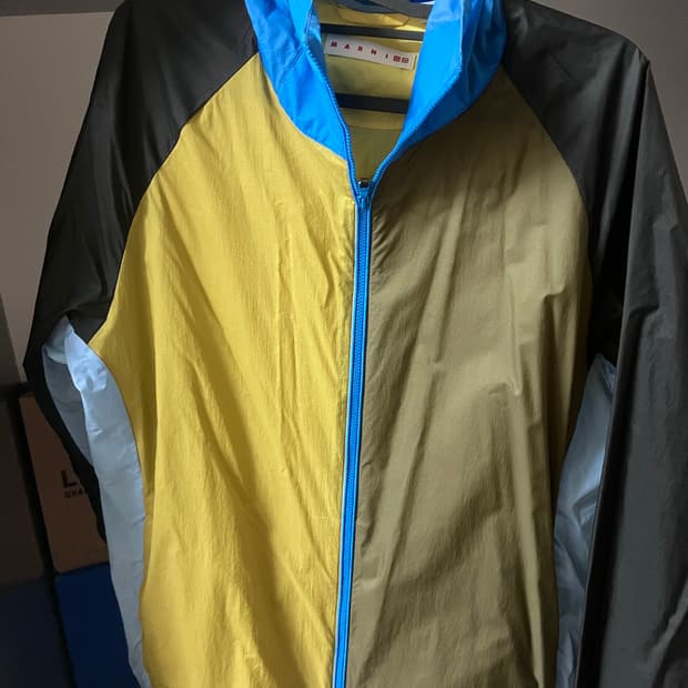 유니클로 마르니 바람막이