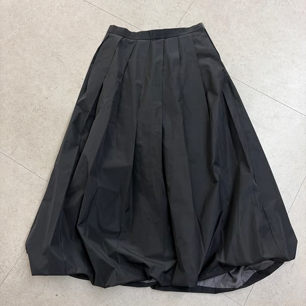 꼼데가르송 블랙 벌룬 사선 플리츠 스커트