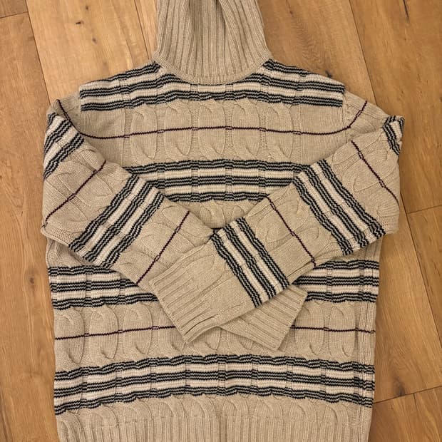 버버리 목폴라 니트