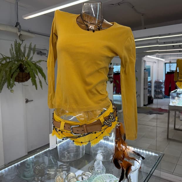 mustard t-shirt