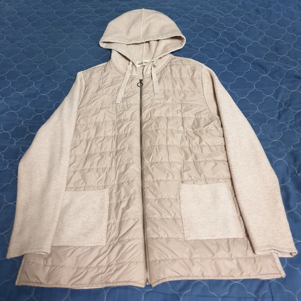 마리끌레르 다운 패딩배색 니트 후드집업 베이지 (S)