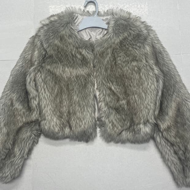 블랙업  크롭 퍼 자켓