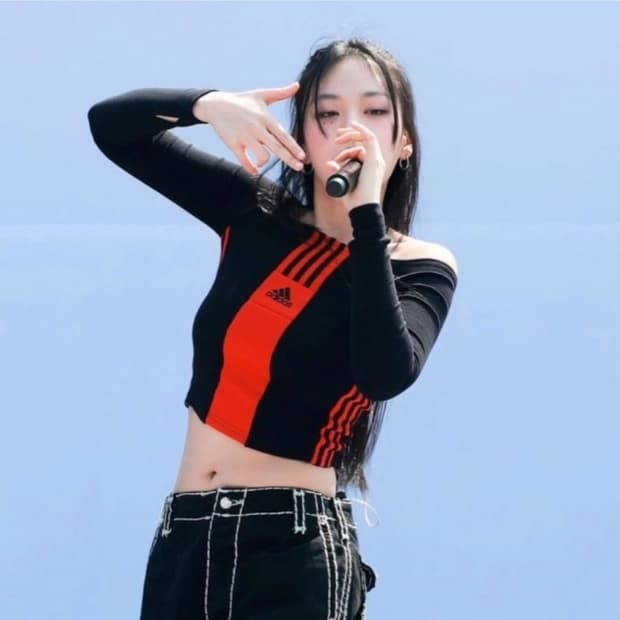 유이브빈티지 아디다스커스텀 바디수트 오프숄더탑