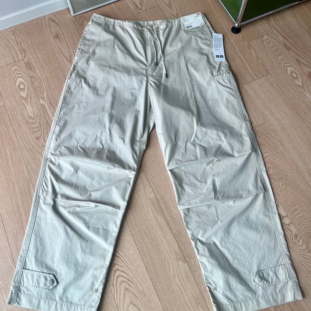 새상품))유니클로 UNIQLO U 파라슈트 팬츠 L84-92cm)사이즈