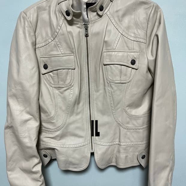 로보(ROBO) 아이보리 양가죽 여성 자켓