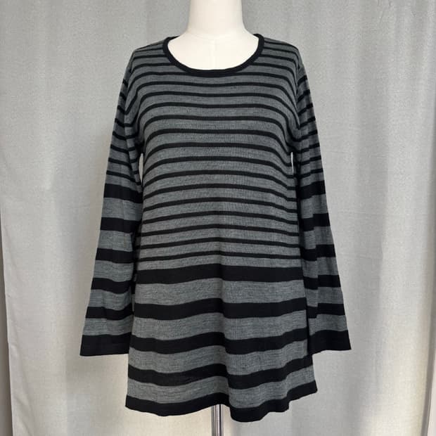 재패니즈 스트라이프 변형 스퀘어 헴라인 탑