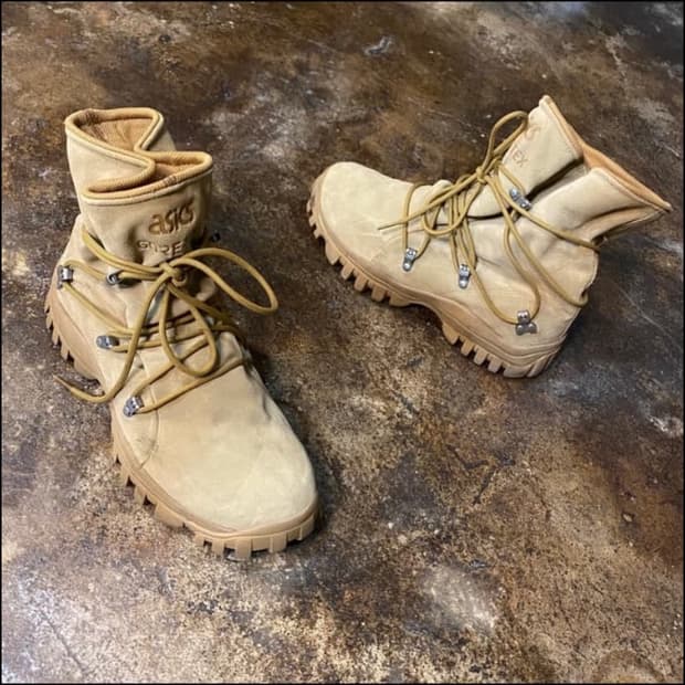 네이버후드 자켓 + 논네이티브 부츠