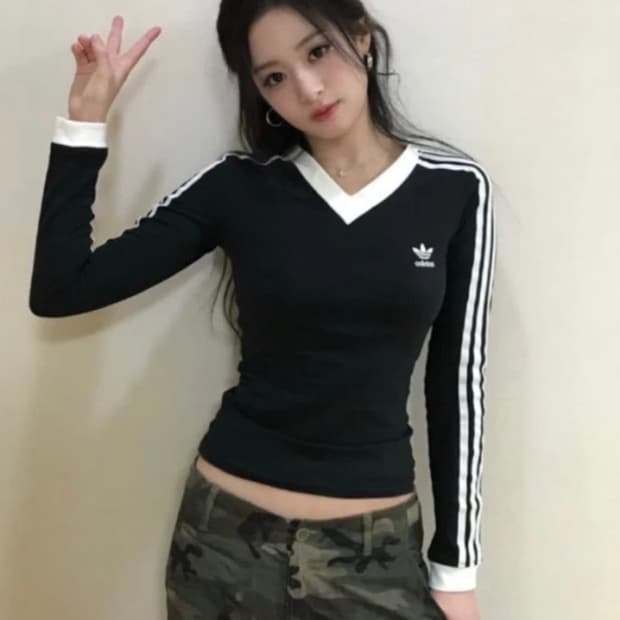 아디다스 브이넥 롱슬리브