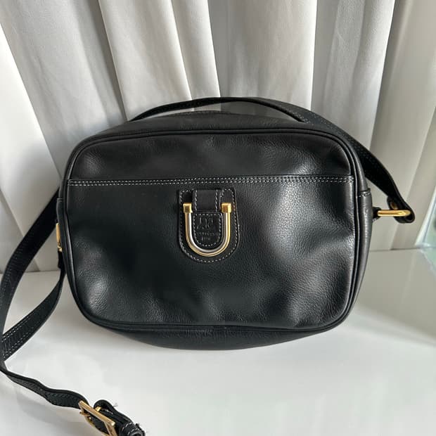 꾸레쥬 빈티지 크로스 가죽 블랙백