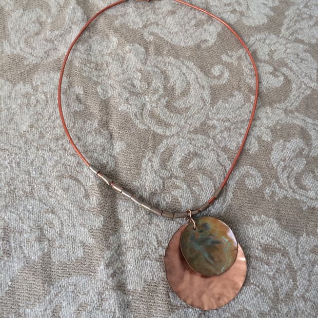 pendent point necklace