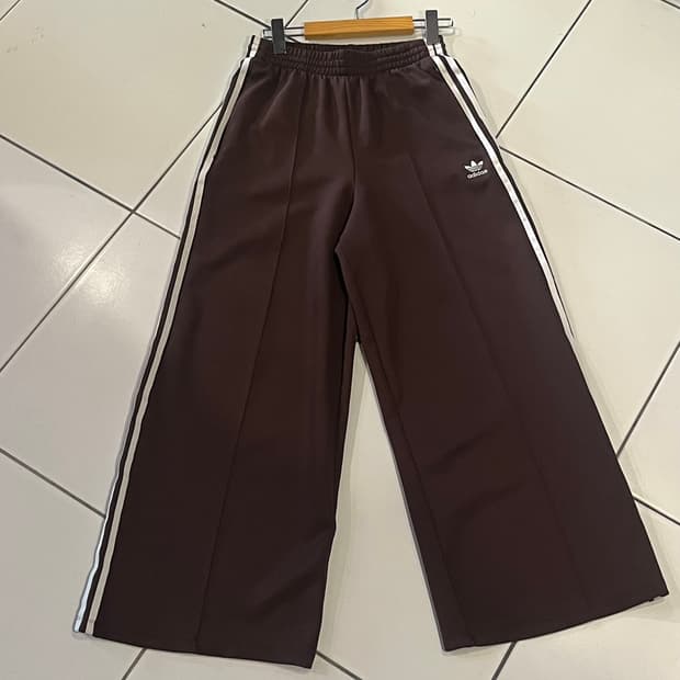 여성용 아디다스 클래식 와이드 레그팬츠 브라운