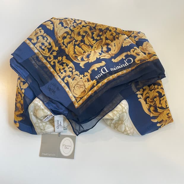 디올 실크 스카프 새상품