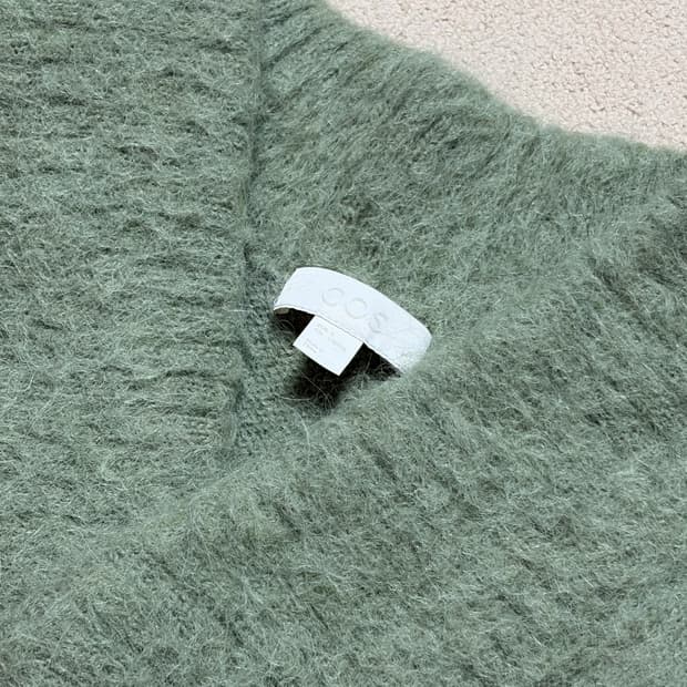 COS 모헤어 니트 S 그린 (착용샷 있음)