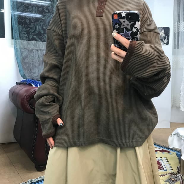 헨리넥 와플 핑거홀 긴팔 티 