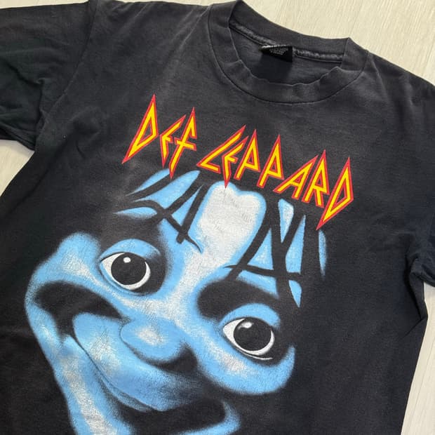 90s def leppard 데프레파드 Tee
