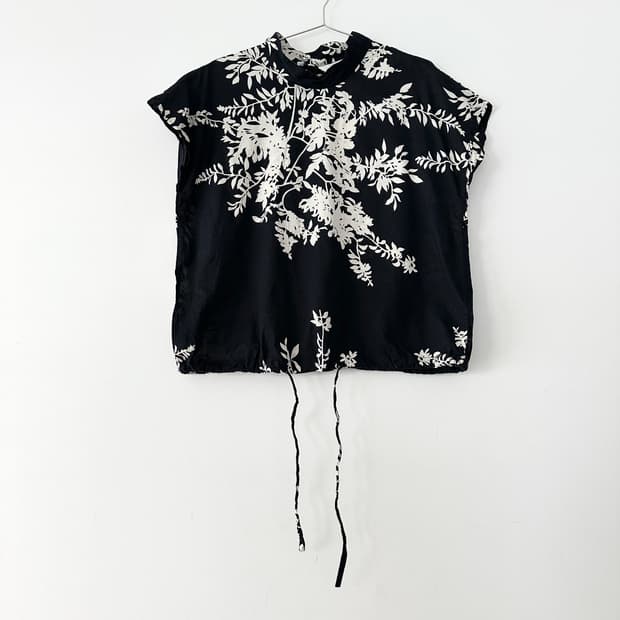 Flower moc neck string top
