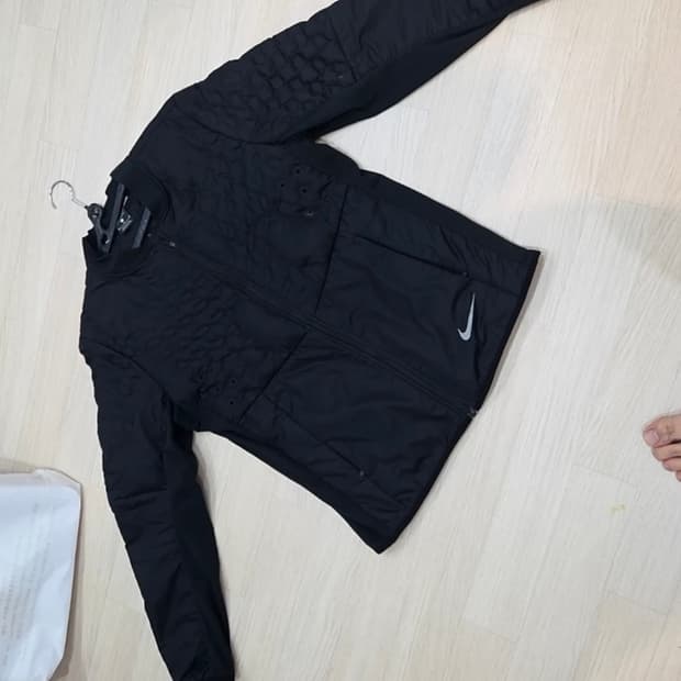 나이키 에어로로프트 자켓 M