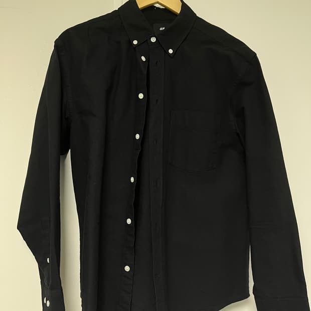 H&M 검정 셔츠