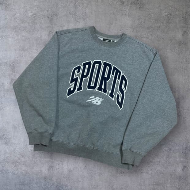 뉴발란스 스포츠 스펠아웃 빅로고 그레이 맨투맨