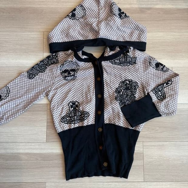 비비안웨스트우드 스컬 후드 가디건