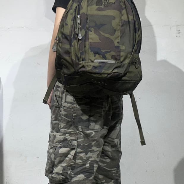 노스페이스 카키 밀리터리 카모 백팩 가방 