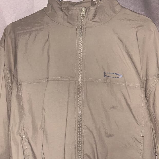 피지컬에듀케이션 투웨이 바람막이 