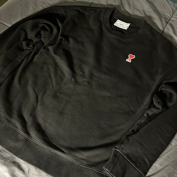 아미 블랙 맨투맨