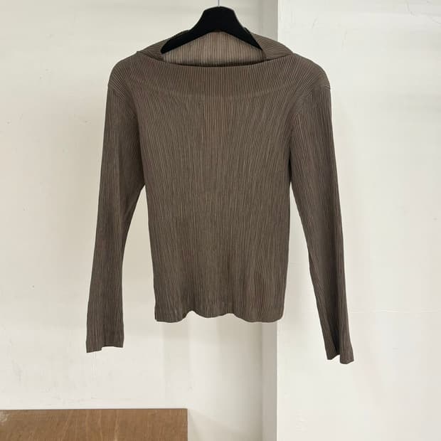 이세이 미야케 브라운 하이넥 플리츠 롱 슬리브