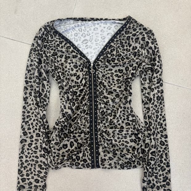 레오파드 셔링 큐빅 집업