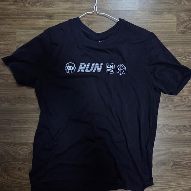 언더아머 런 반팔 티셔츠