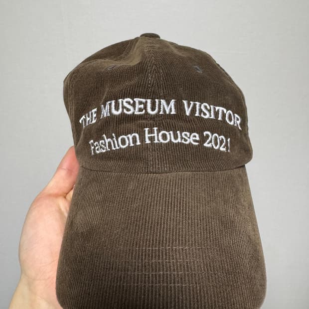 더 뮤지엄 비지터 모자