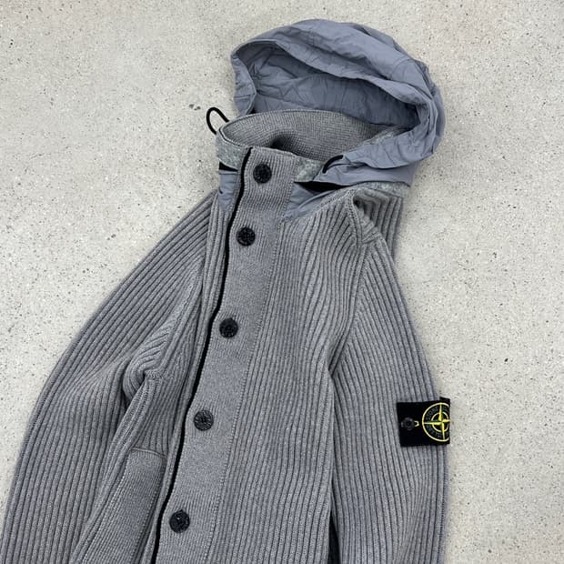 스톤아일랜드 와펜 골지 니트 집업 가디건