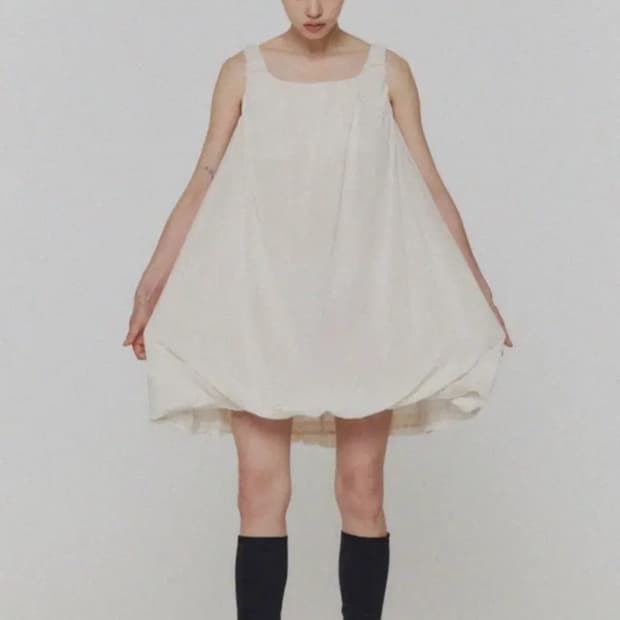 아모멘토 시아 볼륨 미니 드레스