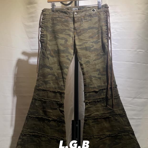 L.G.B CAMO BELLBOTTOM HAGIS PANTS (26)