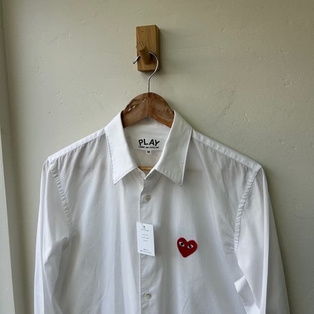 16142 - 꼼데가르송 레드 와펜 화이트 셔츠