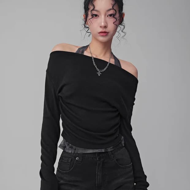 어반드레스)
클라라 드레이프 티 블랙 S