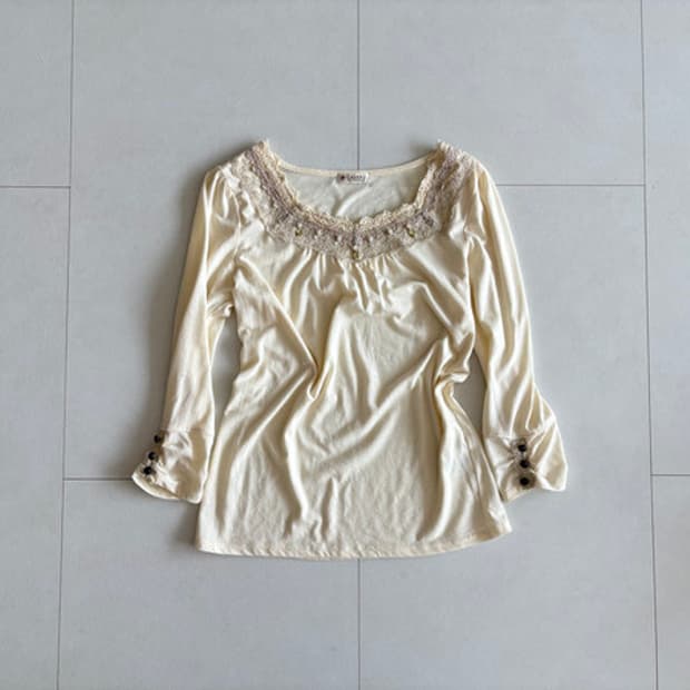 axes femme) lace pearl top