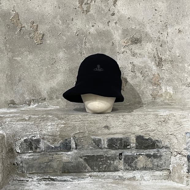비비안 웨스트우드 블랙 orb 로고 울 버킷햇