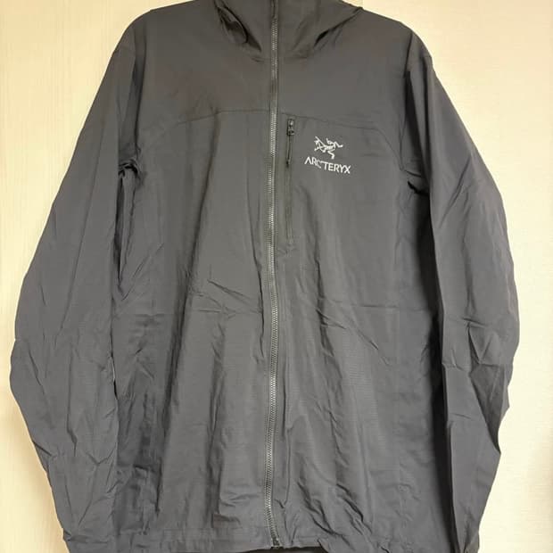 아크테릭스 스쿼미시 바람막이